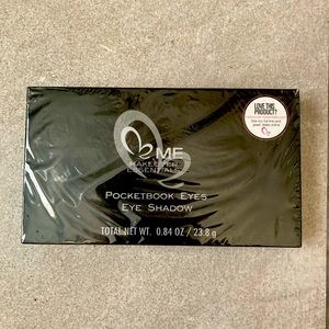 Me makeover essentials pocket book eye shadow